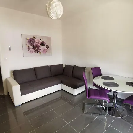 & Safic Guest house